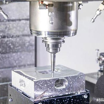 Тренд на развој на модерно CNC мелење